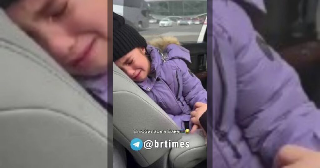Девочка плачет, не желая уезжать из Азербайджана
