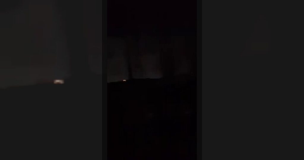 Очевидцы сообщают о перестрелках в разных районах города. Движение в центре ограничено. ВВС США нанесли ещё один удар по авиабазе El Libertador в Марака