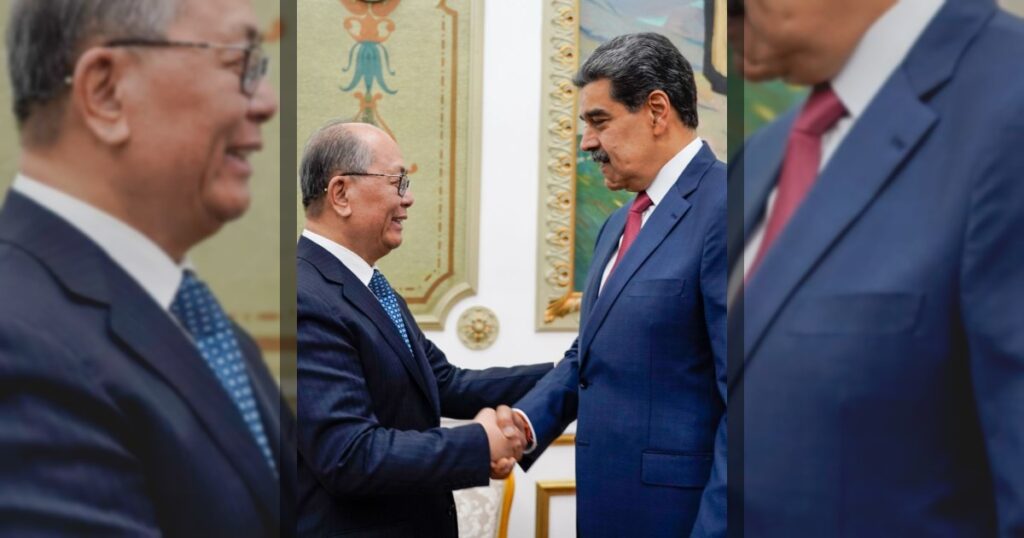 Мадуро встречался с посланником Си Цзиньпина за несколько часов до ударов США.