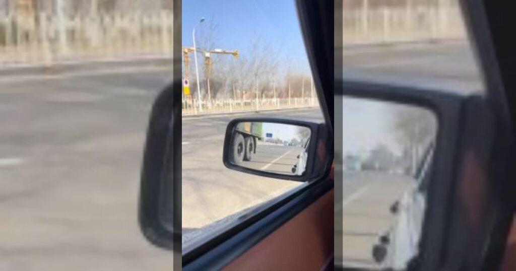 В Китае назревает госпереворот — в Пекине фиксируют движение военной техники, сообщается о захвате исторического Запретного города, армия переведена в повышенную боевую готовность, пишут СМИ.