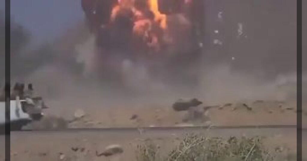 Истребители Саудовской Аравии нанесли точные удары по лагерю STC, поддерживаемому Объединёнными Арабскими Эмиратами, в городе Эль-Мукалла, Йемен.