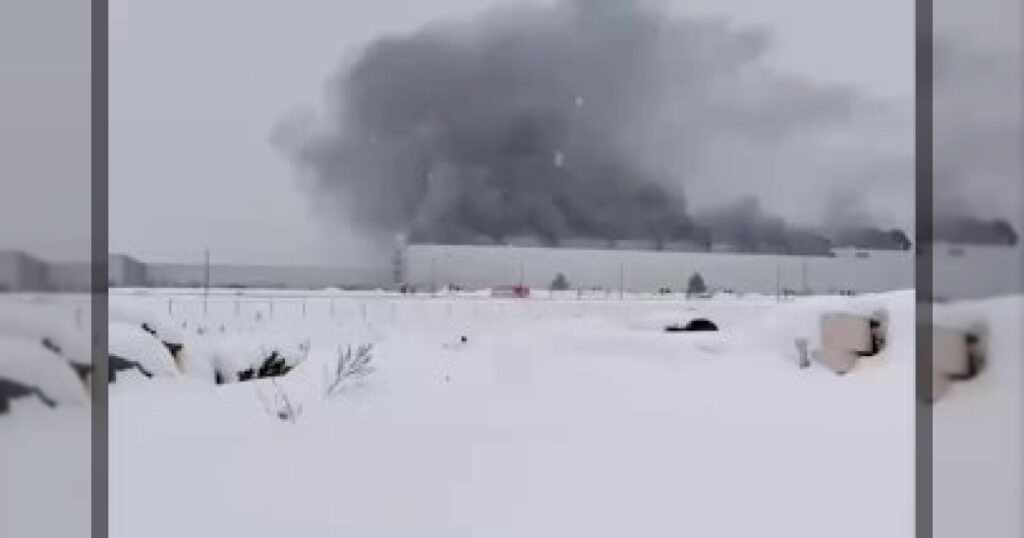 Мощный пожар на автомобильном заводе Volkswagen в Калуге.