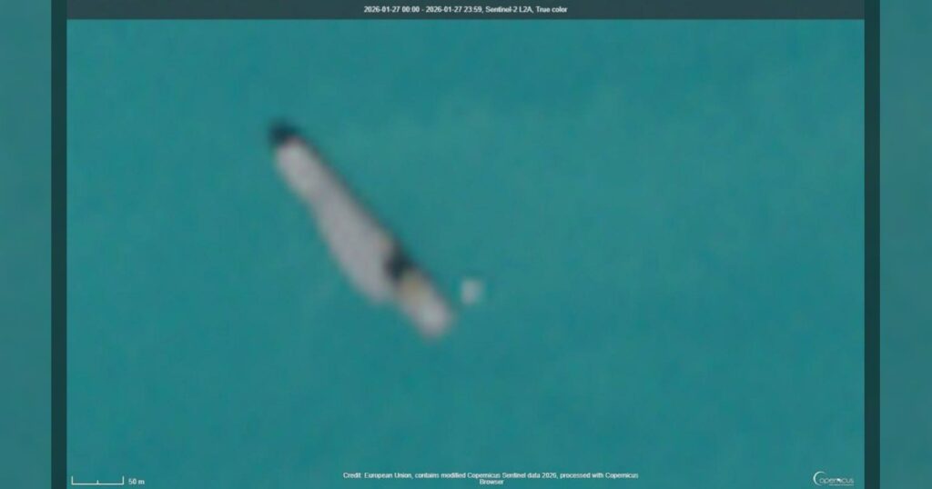 Спутниковые снимки с аппарата Sentinel-2 показывают, что Корпус стражей исламской революции разместил носитель БЛА Shahed Bagheri примерно в 5 км к югу от порта Бендер-Аббас