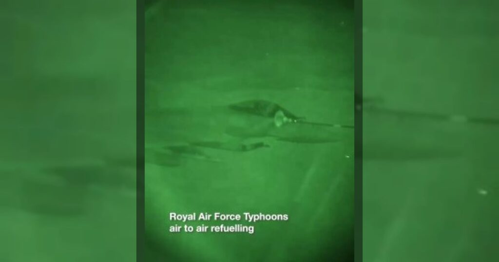 Министерство обороны Великобритании объявило, что истребители Eurofighter Typhoon FGR4 из состава Королевских ВВС, при поддержке самолёта-заправщика Voyager KC2, в субботу, 3 января, провели совместный удар вместе с самолётами французских ВВС по подземному объекту, занимаемому ИГИЛ, недалеко от Пальмиры в центральной Сирии.