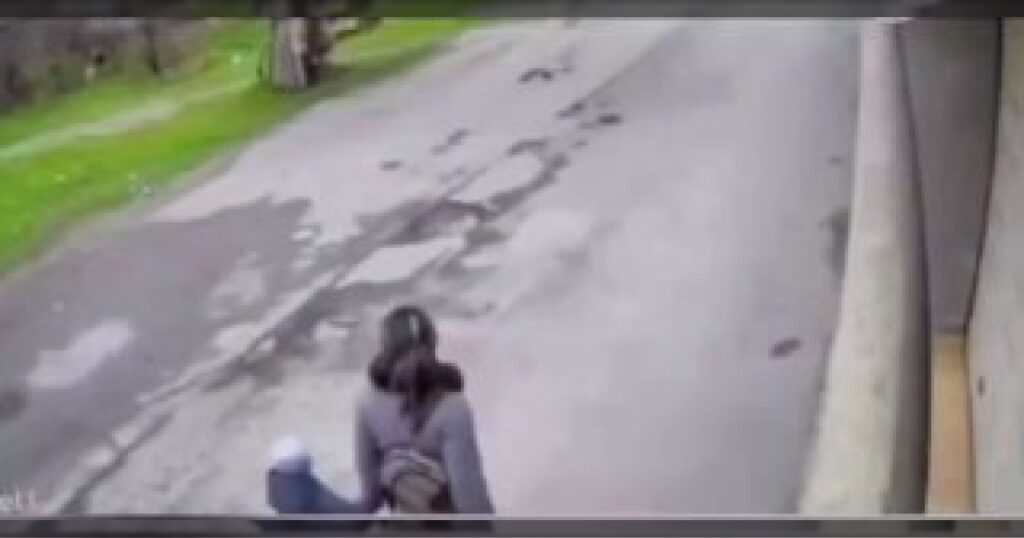 Материнская любовь спасла детей от трагедии.