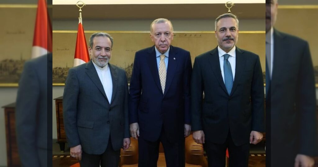 Президент Турции Эрдоган принял в Стамбуле находящегося с визитом министра иностранных дел Ирана Аббаса Арагчи.