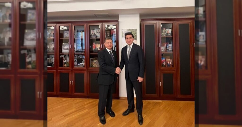 Помощник президента Азербайджана — завотделом по вопросам внешней политики Администрации президента Хикмет Гаджиев провел встречу с послом Туркменистана в Баку Гурбанмамметом Элясовым.