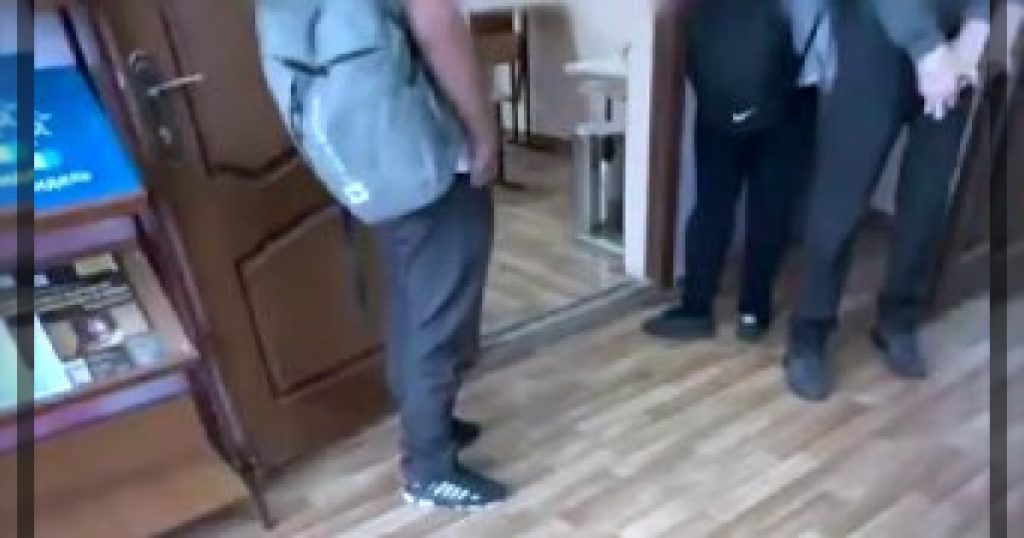 Школьница госпитализирована после избиения одноклассником, возбуждено уголовное дело