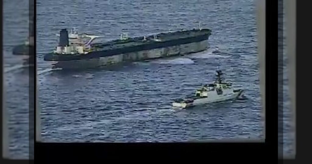 Береговая охрана США показала кадры захвата нефтяного танкера в Атлантике