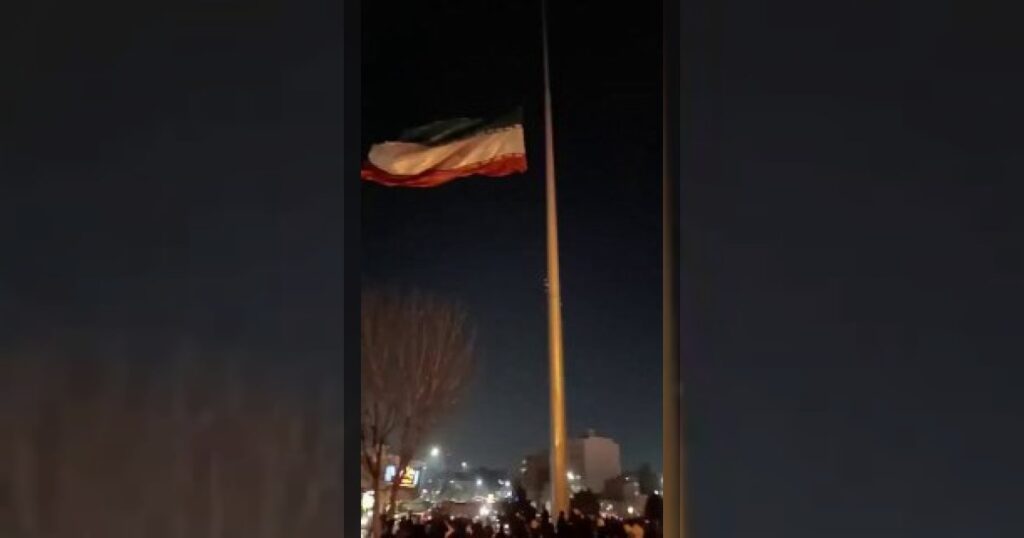 Протесты в Иране полыхали всю ночь.