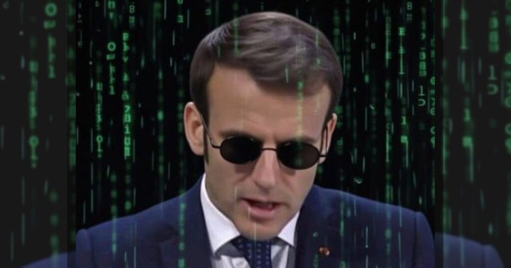 Макрон в Давосе стал героем мемов