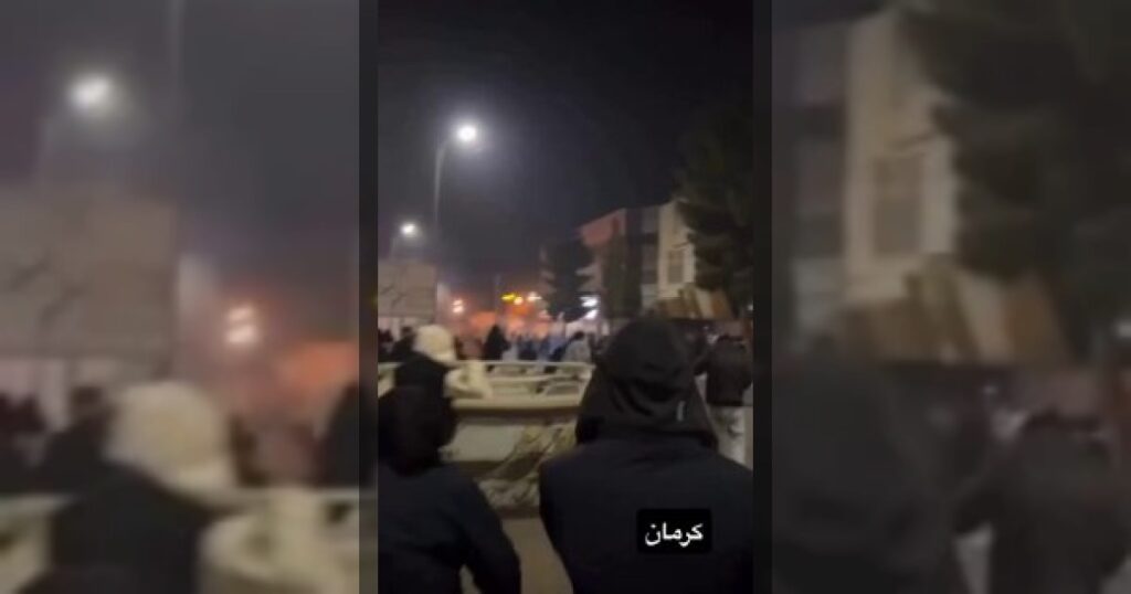 Силовики открыли огонь по протестующим на востоке Тегерана