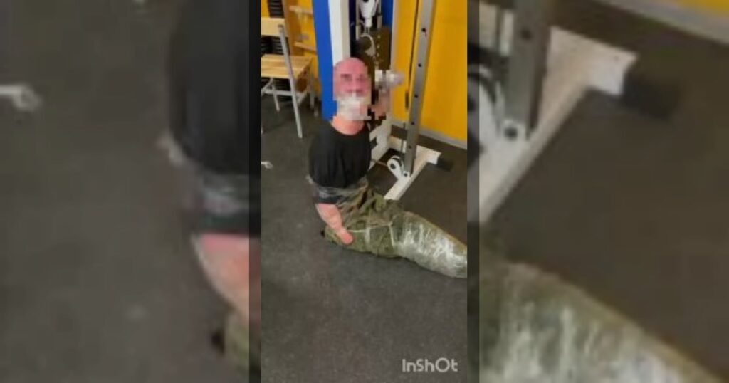 В Уссурийске негодных к службе военных удерживают в «клетках» и отправляют на фронт