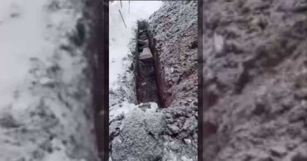 В Кузбассе похоронщики сбрасывали тела умерших в общую траншею