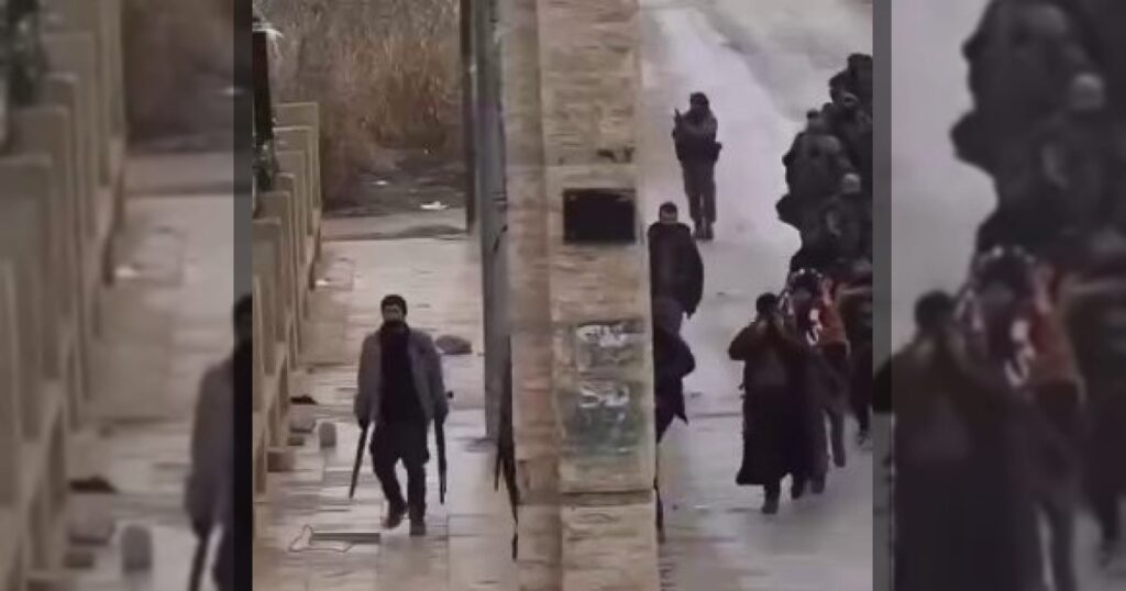 Пресс-служба Сирийских демократических сил заявила, что Дамаск нарушил условия соглашения, заключённого под международным контролем, и ввёл правительственные войска в города до завершения вывода бойцов СДС.