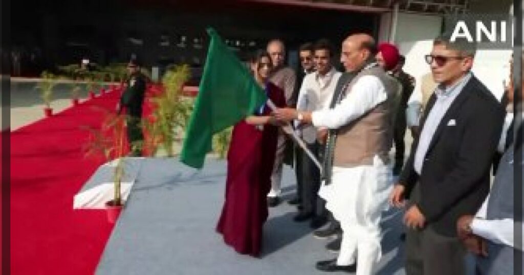 Индия направила в Армению первую партию управляемых ракет «Пинака».