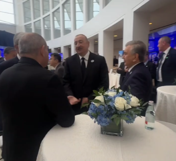 Алиев в Вашингтоне провел неформальные контакты Пашиняном. В беседе также участвовали Токаев и Мирзиеев.