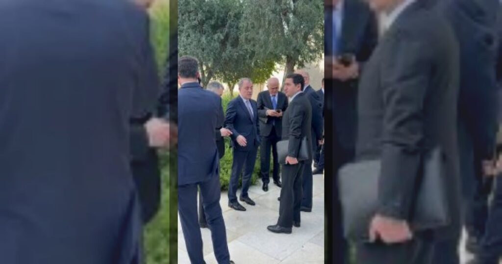 Кадры из Абу-Даби