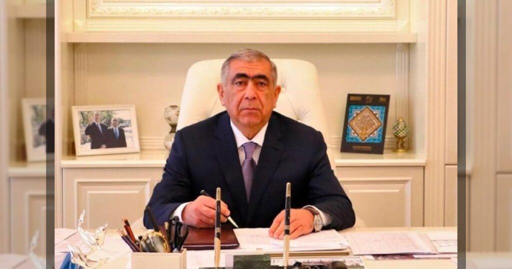 Президент Азербайджана Ильхам Алиев освободил Салех Мамедов от должности председателя правления Агентства государственных дорог Азербайджана. Новым главой ведомства назначен Вусал Насирли.