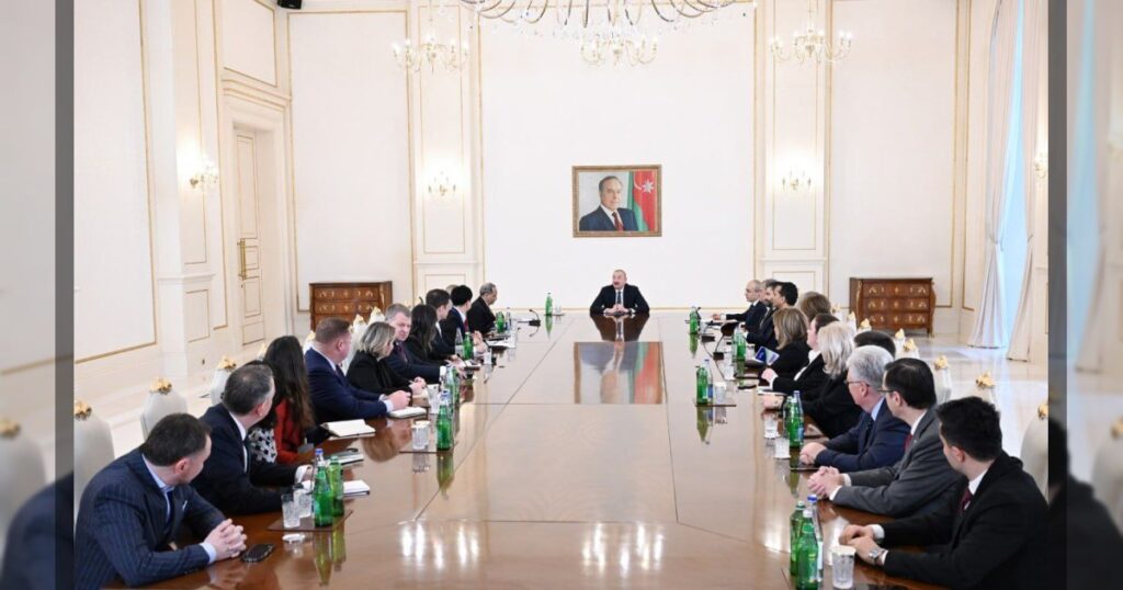 9 февраля президент Азербайджана Ильхам Алиев принял делегацию Торговой палаты США во главе с главным вице-президентом по Ближнему Востоку и Турции Кушем Чокси.