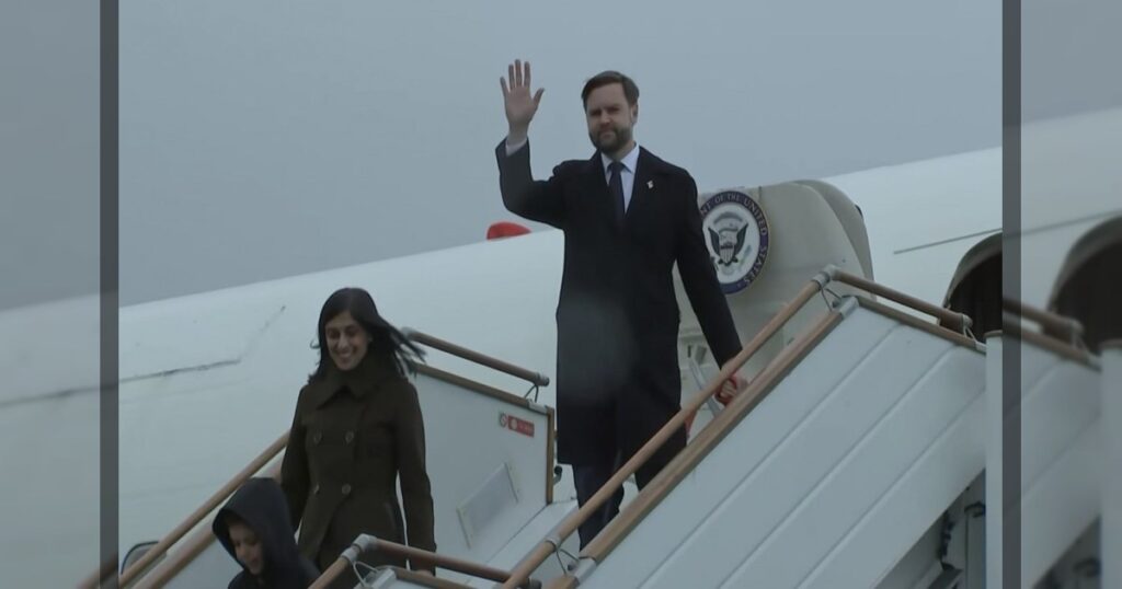 Самолет вице-президента США Джеймс Дэвида Вэнса приземлился в Бакинском международном аэропорту Гейдара Алиева