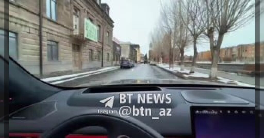 Азербайджанец продолжает посещать родные края в Армении.