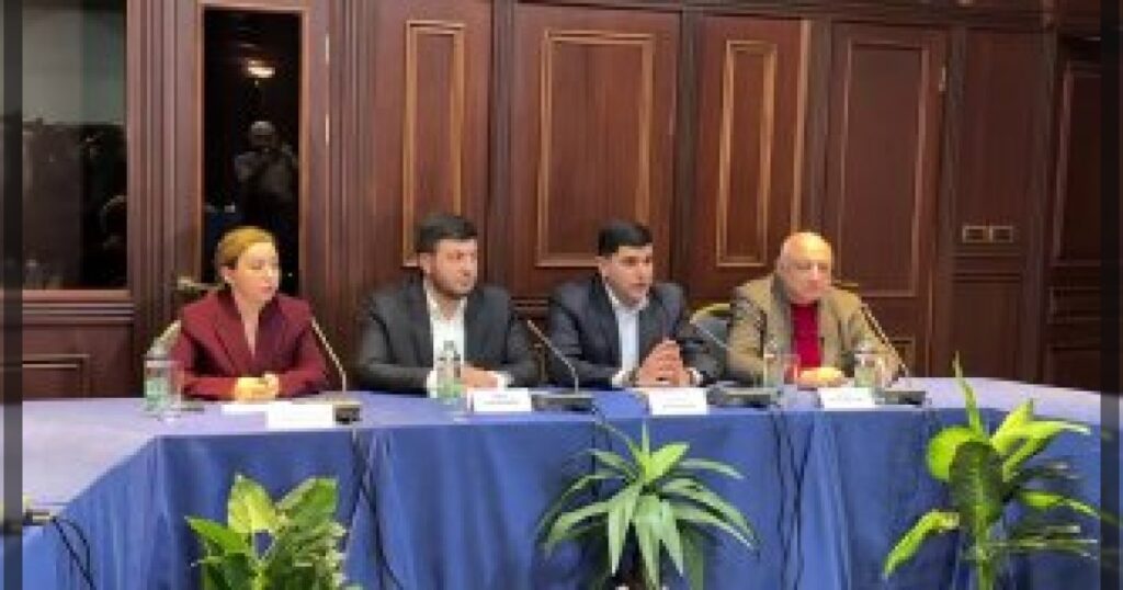 В Армении в рамках инициативы «Мост мира» проходит пресс-конференция представителей гражданского общества Азербайджана и Армении