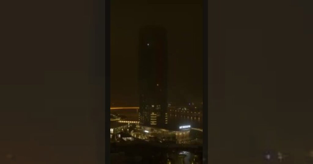 Один из зданий в столице Белграде был подсвечен цветами флагов Азербайджана и Сербии.