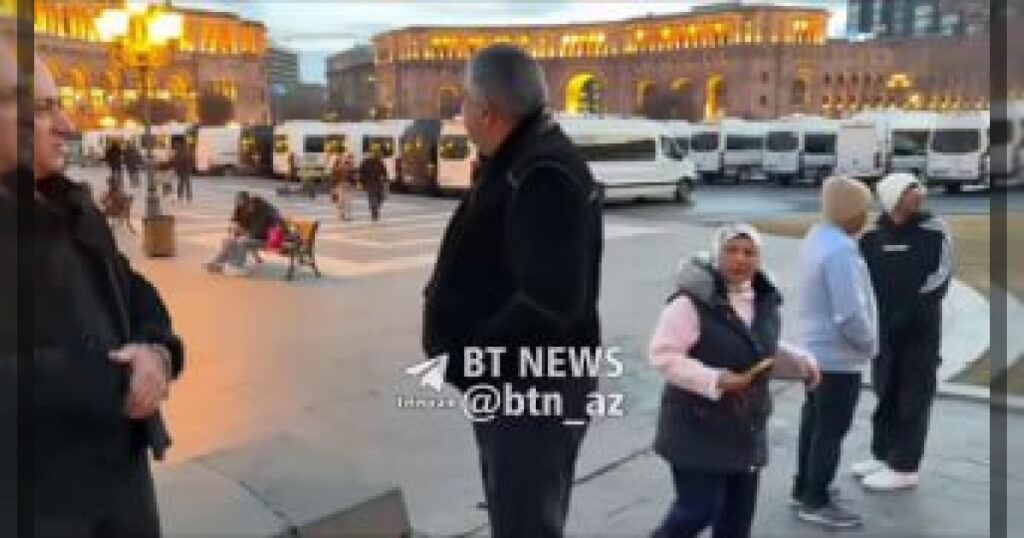 В сети появились ещё кадры, на которых азербайджанцы прогуливаются по улицам Еревана (Армения).