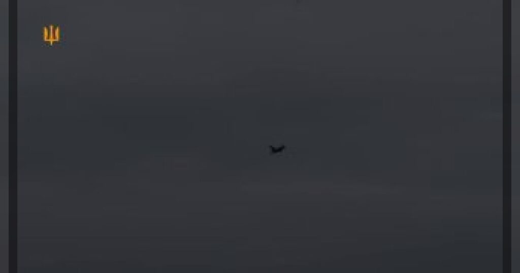 Украинский F-16 сбивает российский беспилотник Shahed с помощью ракеты с лазерным наведением APKWS.