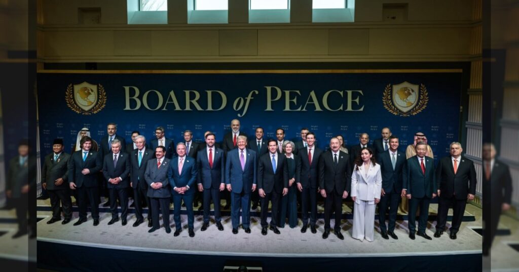 Пресс-служба Алиева опубликовала кадры с первого заседания «Совета мира» в Вашингтоне.