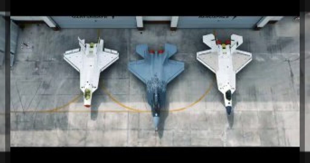 В Турции показали три прототипа истребителя пятого поколения KAAN.