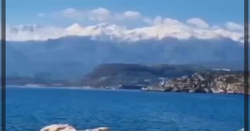 Сообщается, что атомный авианосец USS Gerald Ford американских ВМС вышел из греческого порта Суда-Бэй, и идёт вместе с кораблями сопровождения в направлении восточного побережья Средиземного моря.