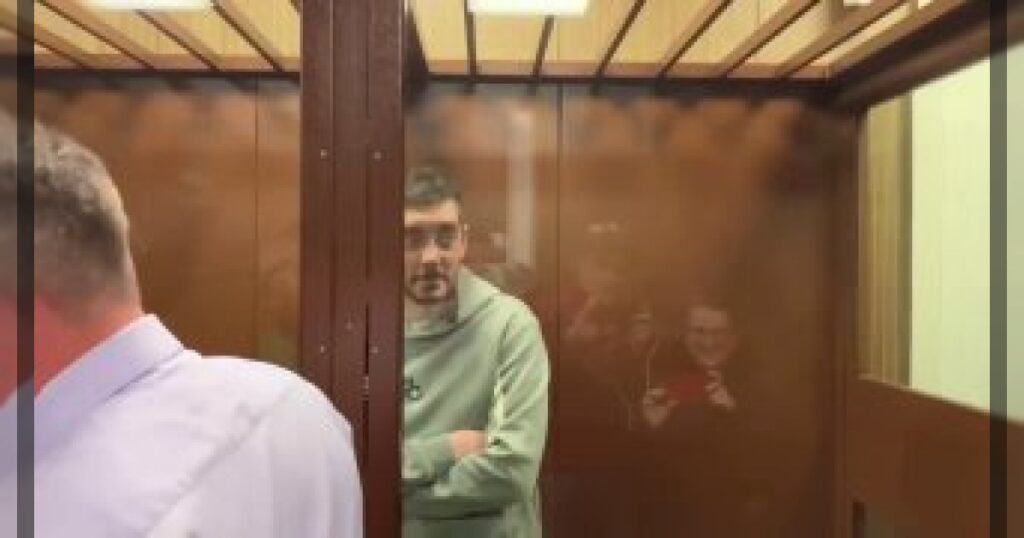 Основатель Readovka и сотрудник Russia Today Костылёв, которого Путин наградил орденом «За заслуги перед Отечеством», обвинён в том, что украл 1 миллиард рублей у Минобороны РФ.