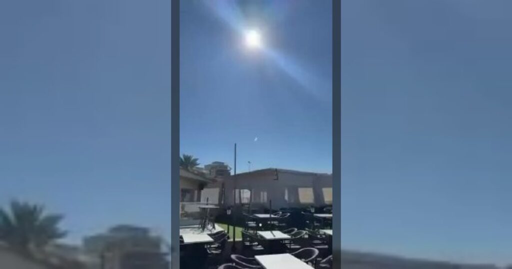 Иран запустил новую, уже третью, серию ракет в направлении Израиля.