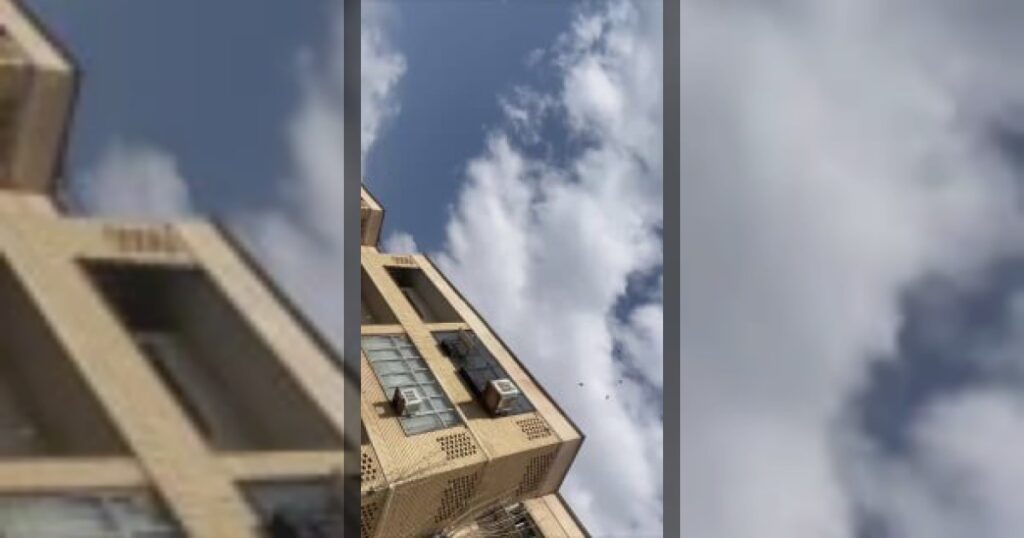 Истребители в небе над Кереджем.