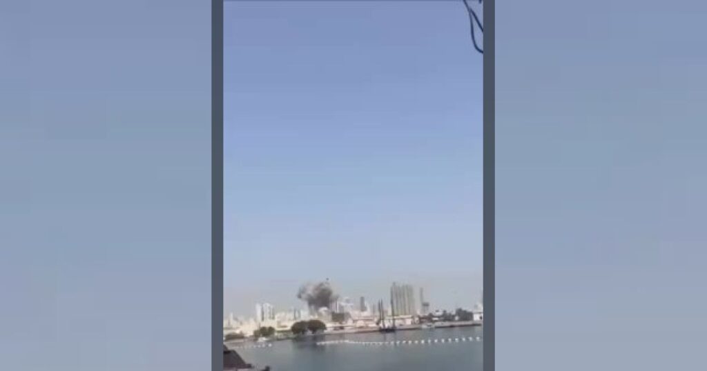 Взрывы в Бахрейне в районе штаба американского флота.