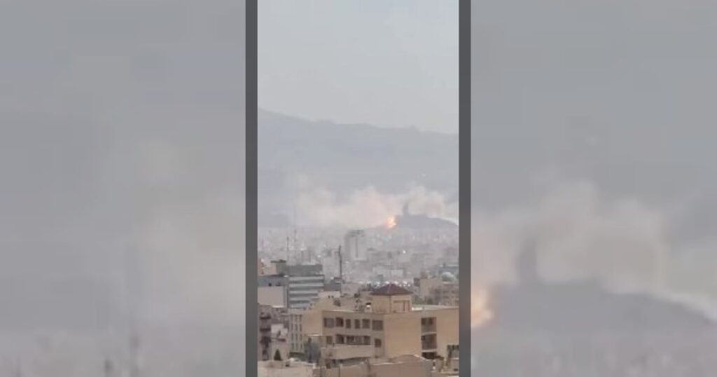 Парчин (Иран) подвергается ударам.