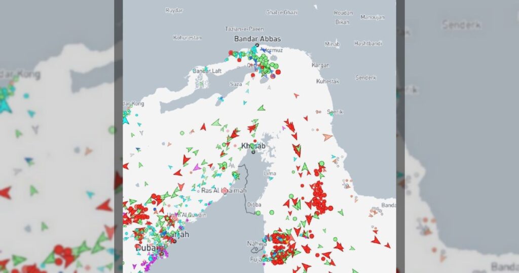 КСИР отдал приказ о запрете пересечения Ормузского пролива. Такое сообщение получают суда по УКВ-радио, сообщает Al Jazeera.