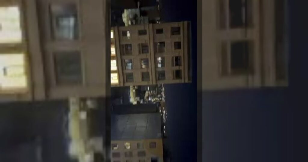 Иранцы продолжают ликовать из-за новостей о смерти Хаменеи.