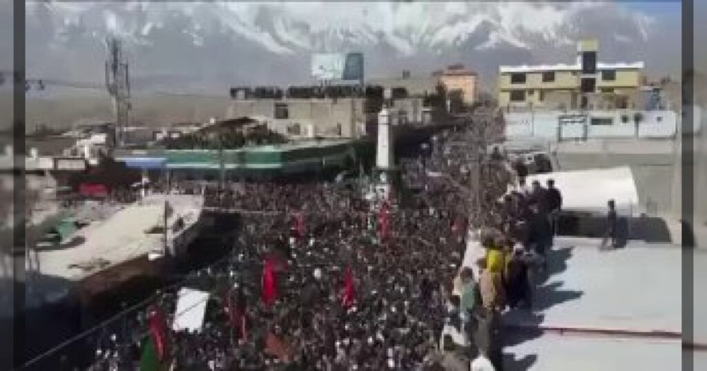 Протестующие подожгли здание офиса ООН в пакистанском городе Скарду, пишет Reuters.