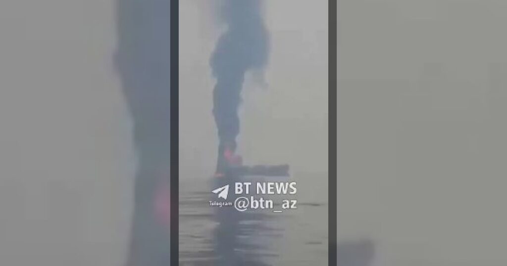 Появились кадры горящего нефтяного танкера в Оманском заливе. По предварительным данным, по судну был нанесён удар со стороны Ирана.