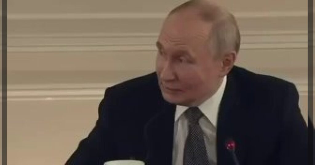 Летом 2025 года, говоря о возможном устранении аятоллы Али Хаменеи Израилем и Соединенными Штатами, Путин заявил, что он даже не хочет рассматривать такую возможность. Мол обсурдный вопрос, а сегодня, 1 марта 2026 года он выразил соболезнования Ирану в связи со смертью Хаменеи.