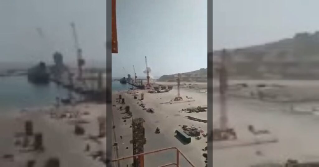 Иран также выпустил ракеты по Оману.