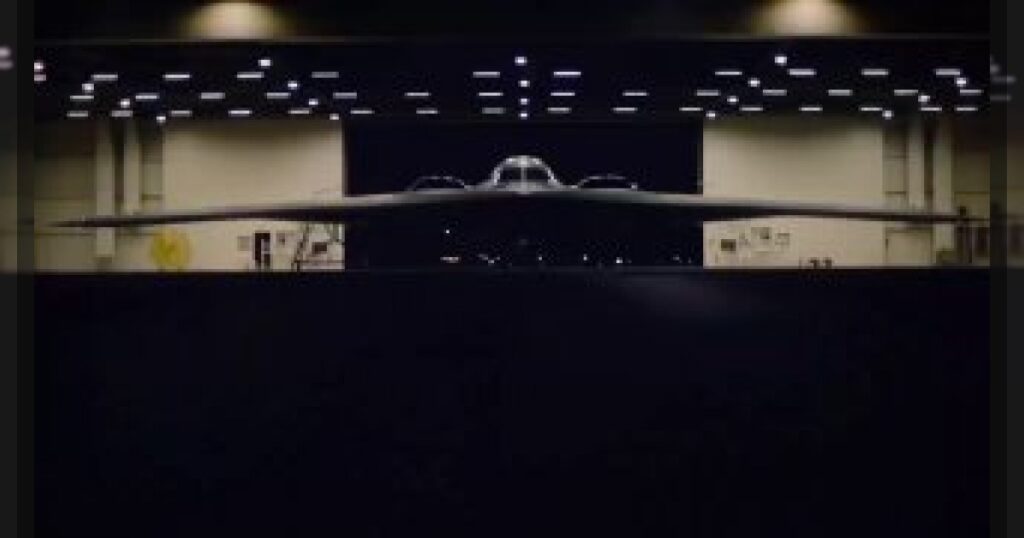 США подтвердили применение стратегических бомбардировщиков B-2 для нанесения ударов по целям в Иране.