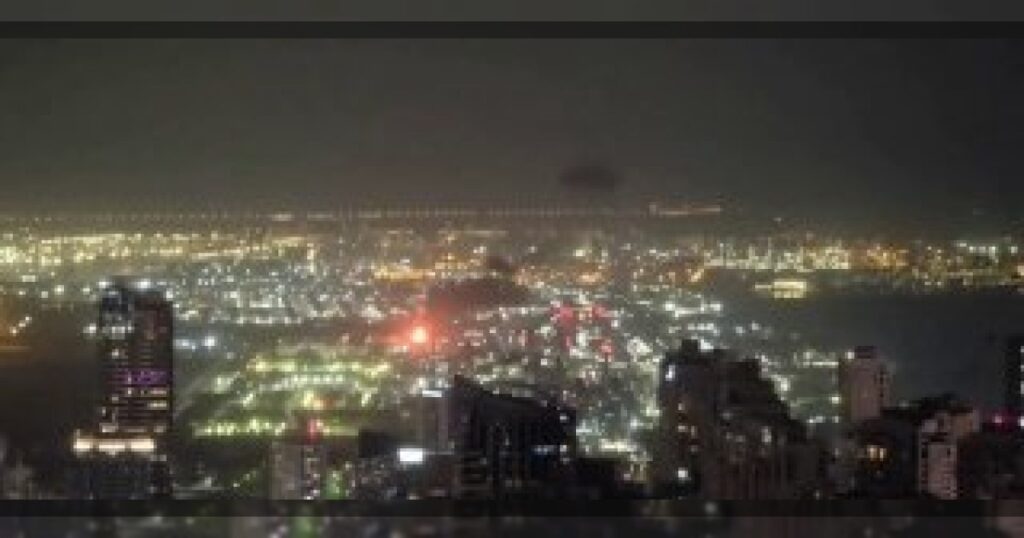 Мощный взрыв произошел в районе порта Джабаль Али в Дубае