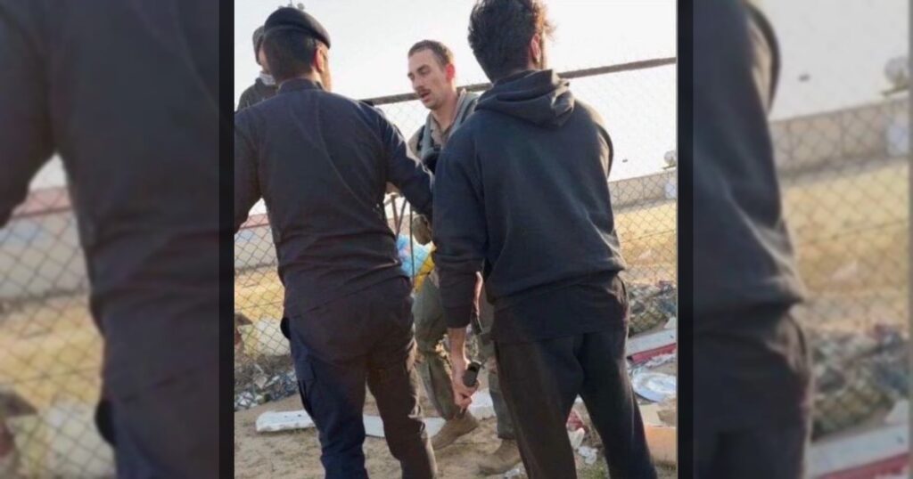 Пилот F-15 выжил.