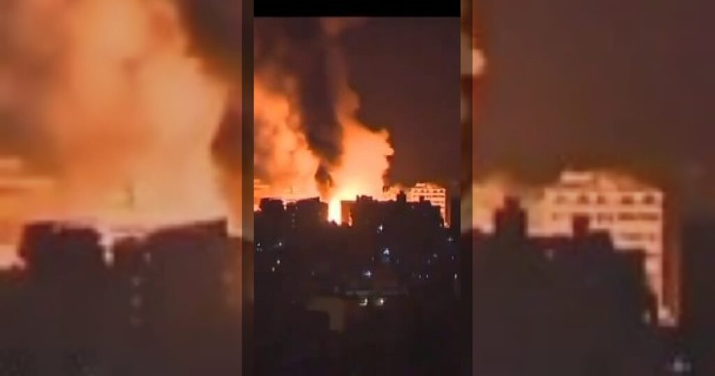 Сильные израильские удары нацелены на южные пригороды Бейрута, Ливан.