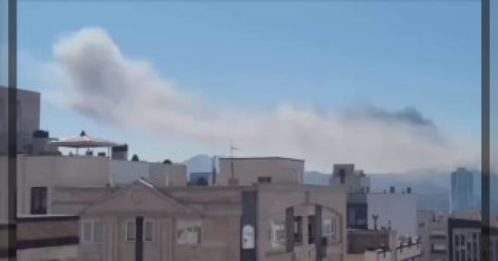 В эти минуты наносятся авиаудары по целям на севере и востоке Тегерана