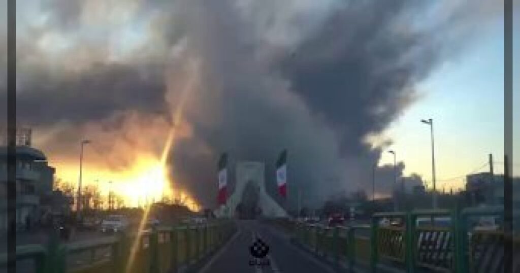 Тегеран окутан дымом.